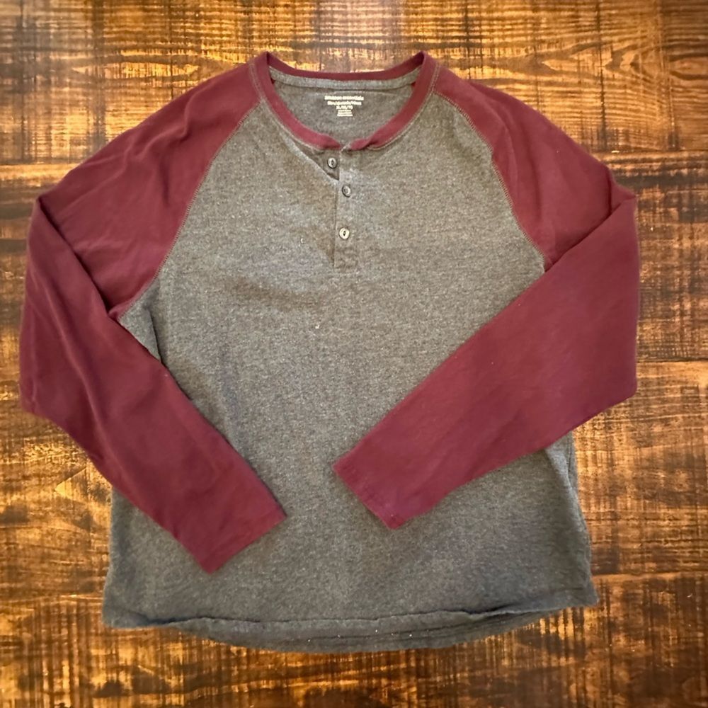EUC- Men’s Amazon Basics Long Sleeve Henley